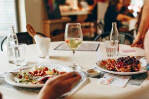 Easy Ways to Get Discounts at Your Favorite Restaurants