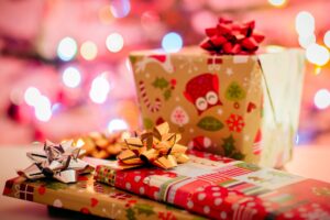 Eight Tips to Stay Within Your Holiday Shopping Budget